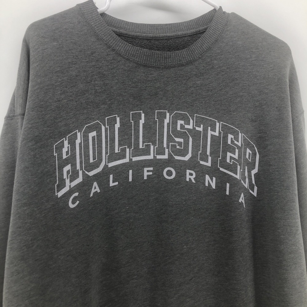 Hollister Men's Gray Chest Logo Sweatshirt Crew neck Size Medium